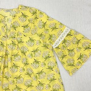 SoTeer | yellow floral crepe crochet v-neck top XL
